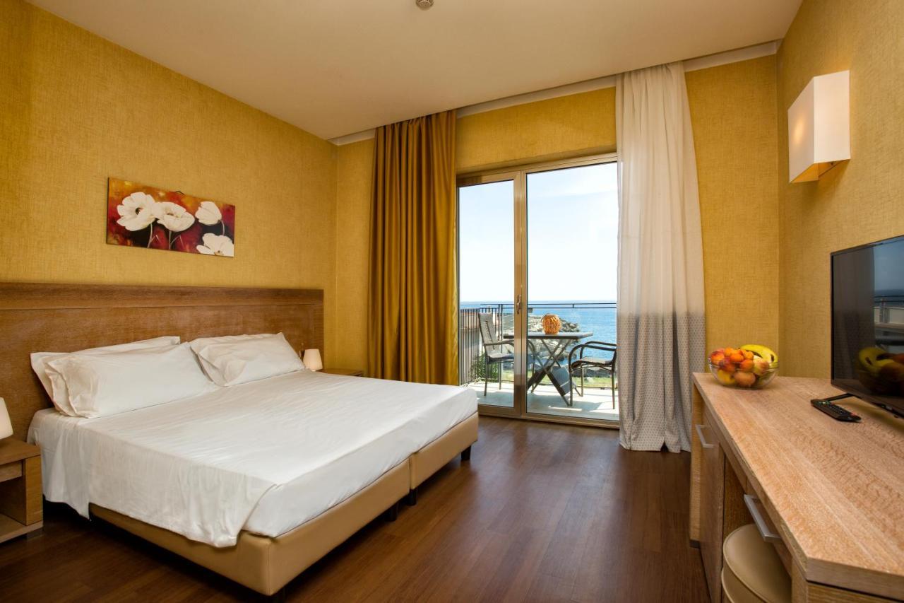Grand Hotel Yachting Palace Riposto Exterior foto