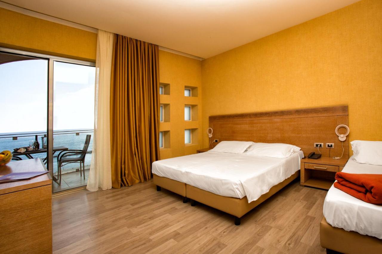 Grand Hotel Yachting Palace Riposto Exterior foto